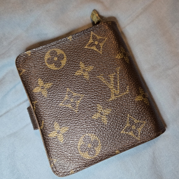 Vintage Louis Vuitton Monogram Wallet - Picture 2 of 10